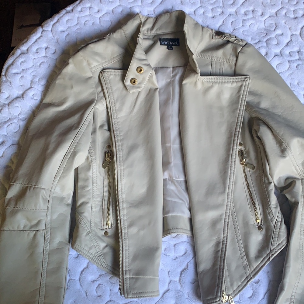 Leather jacket - Picture 2 of 3